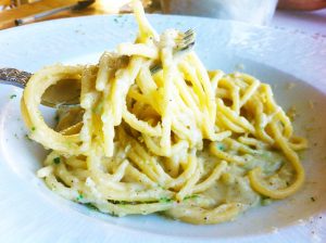 Comida típica de Roma: Spaghette Cacio e Pepe e limone