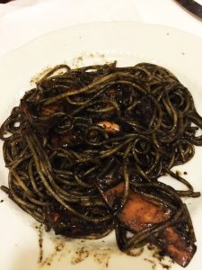Turismo gastronômico na Italia: Salames da região de Umbria: Spaghetti al Nero di Seppia